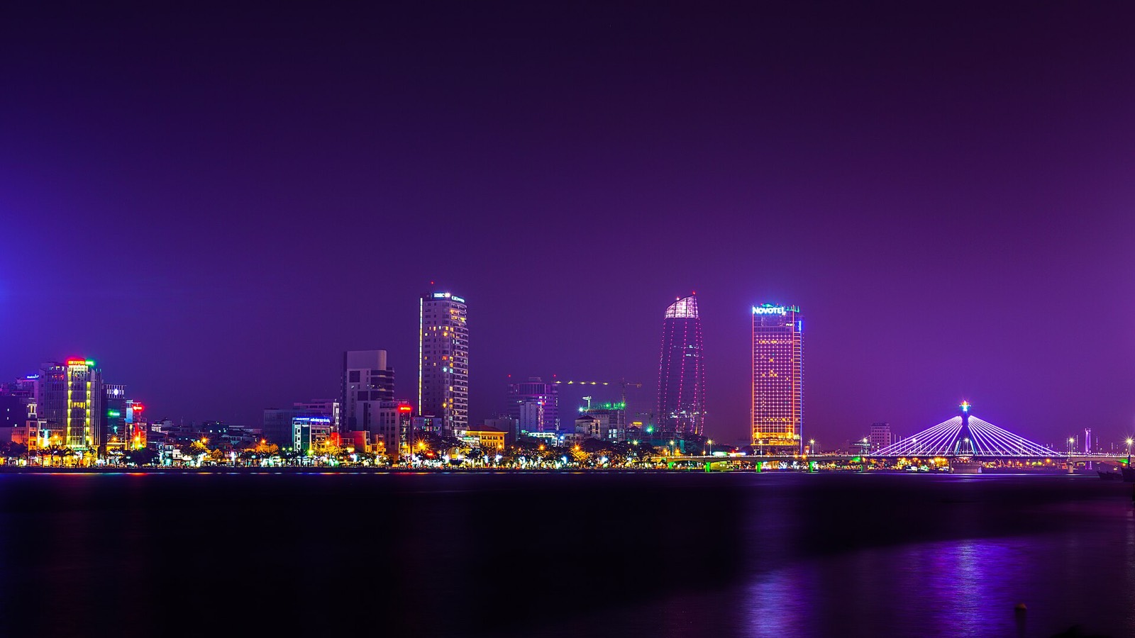 The bridges of the Han River across the Da Nang skyline
