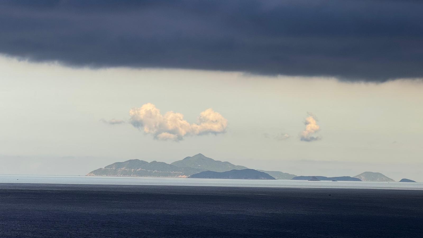 Cloud over the sea off Da Nang, seen from My Khe